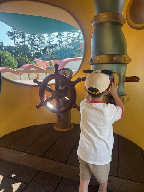 休日　子育て　ディズニーランド