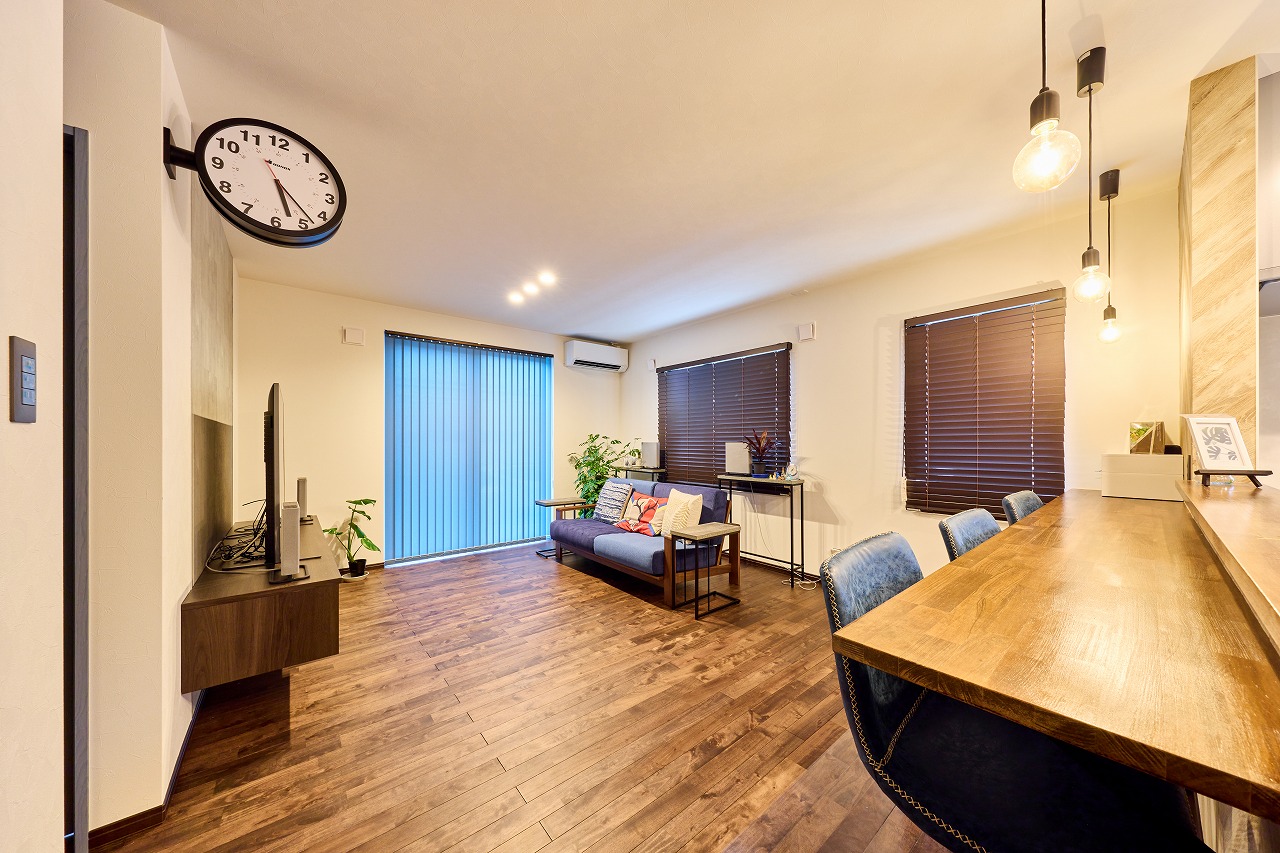 リビング 落ち着いた モダン 自然素材 平屋