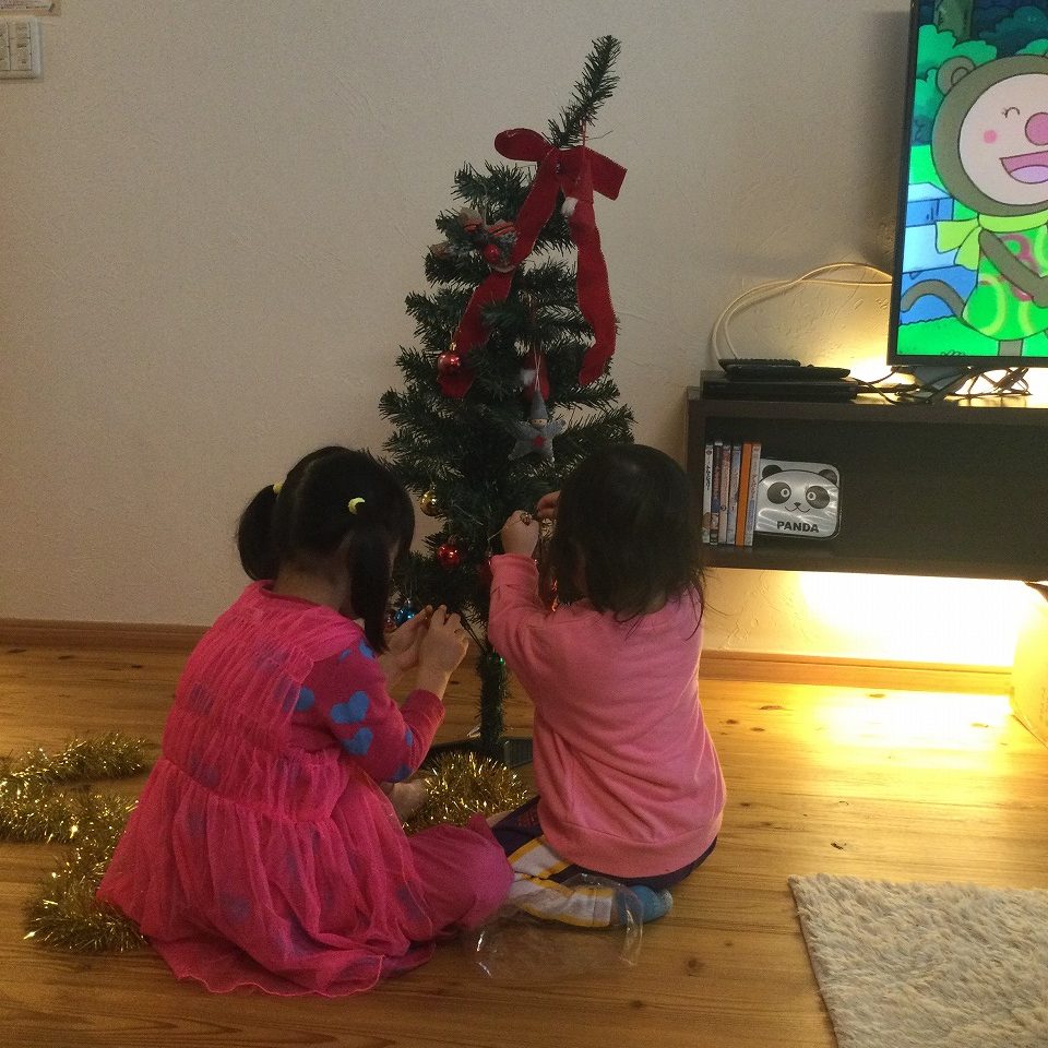クリスマスツリー　飾りつけ　工務店　