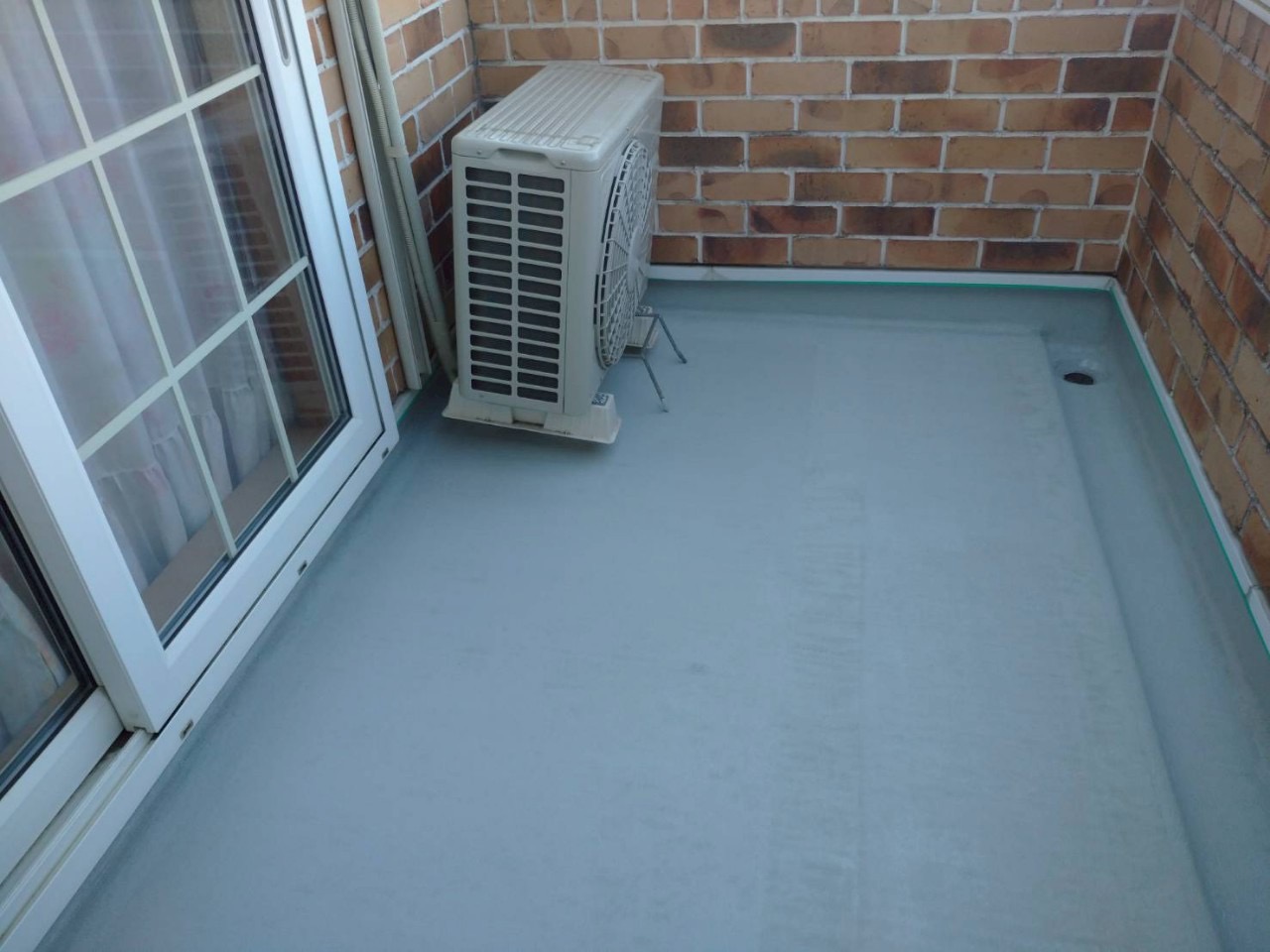 ベランダ　床　ひび割れ　リフォーム　茨城県　筑西市